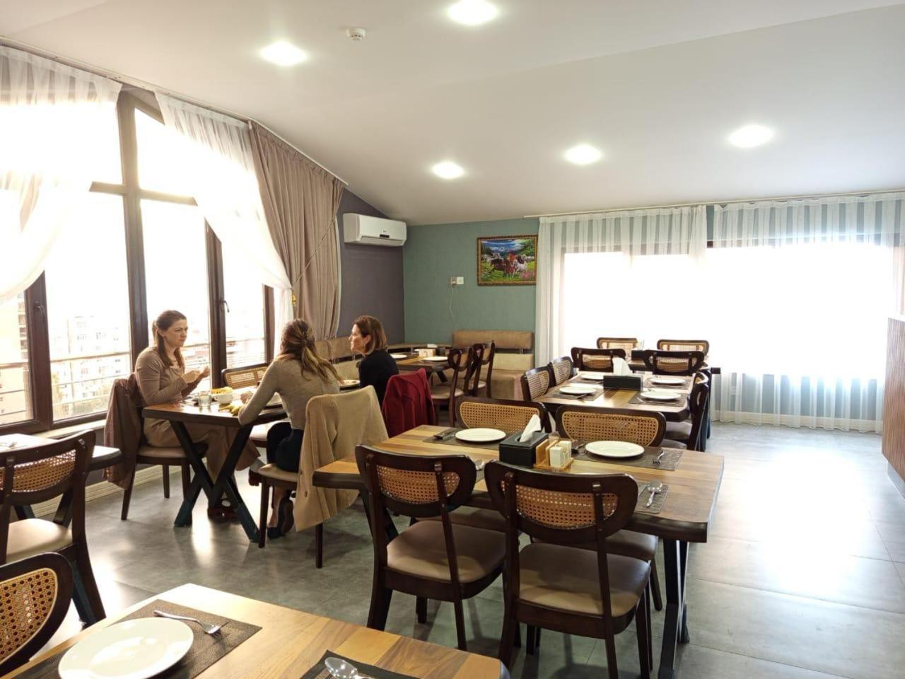 Royal Meridien Hotel Баку Екстер'єр фото