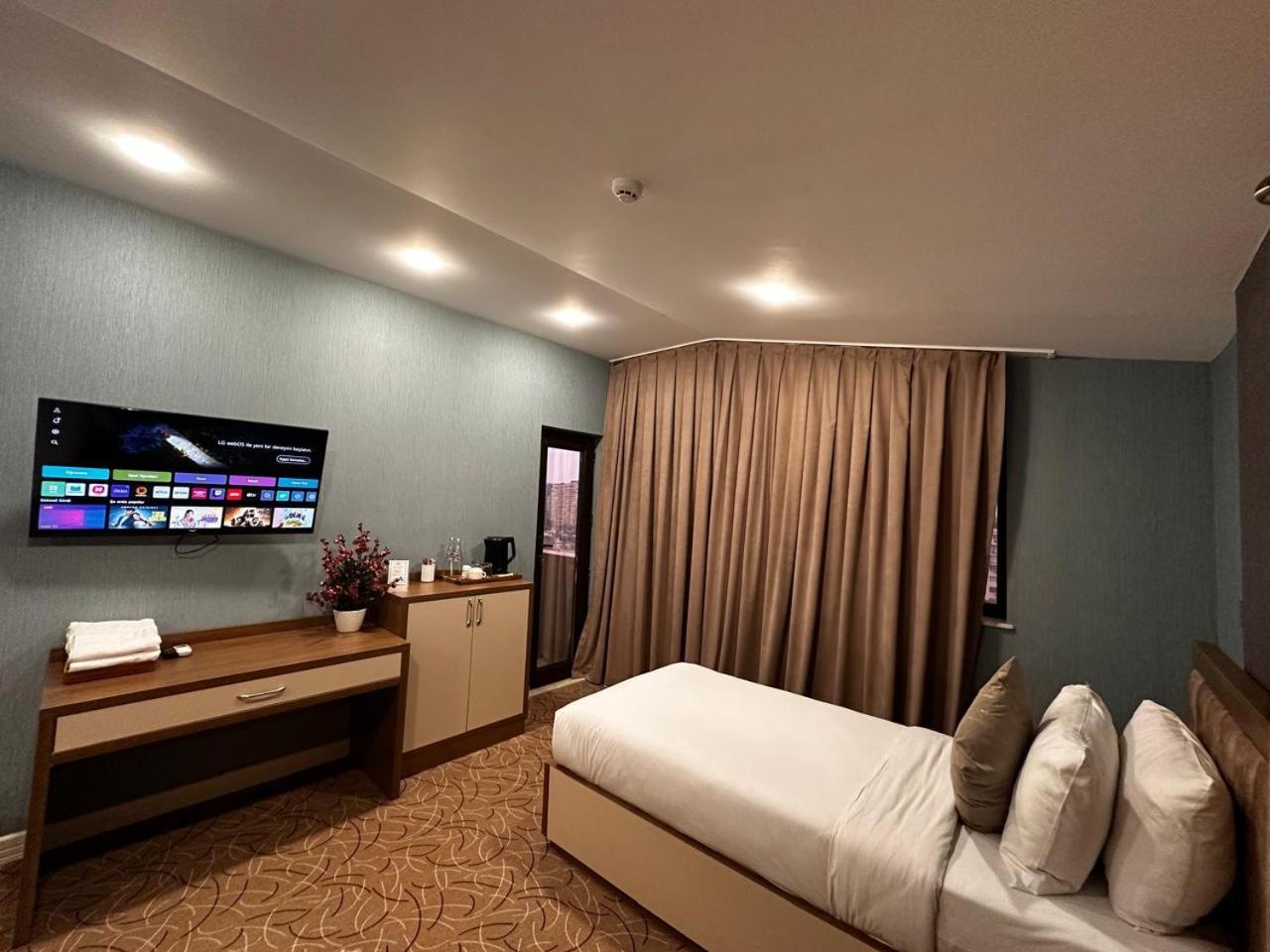 Royal Meridien Hotel Баку Екстер'єр фото